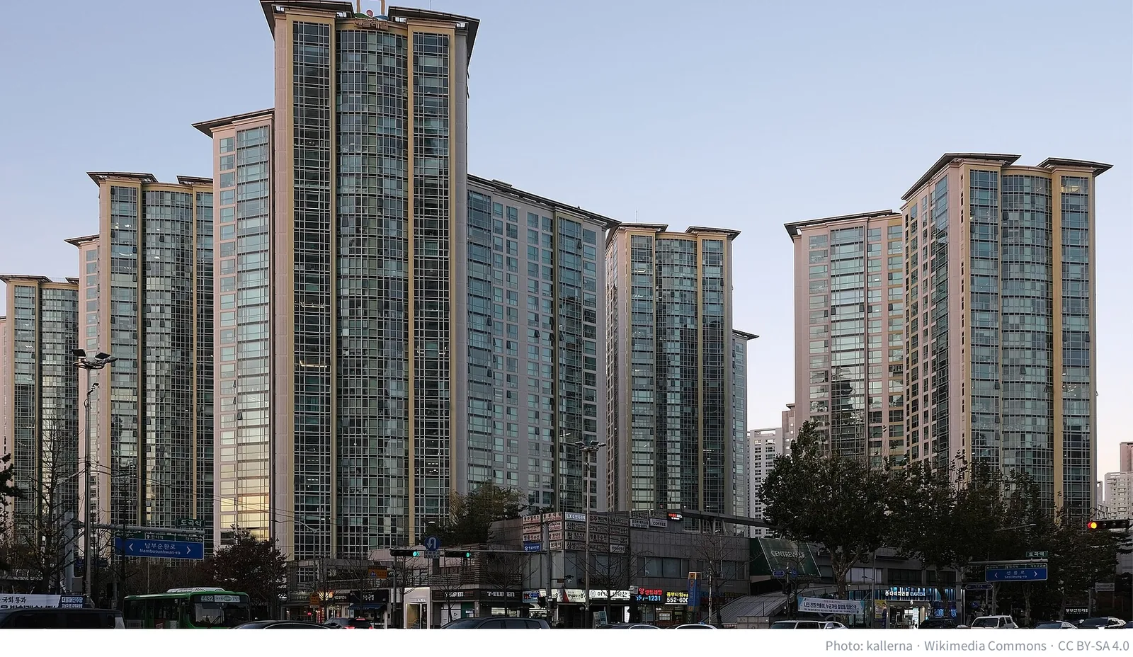 High-rise apartment complex in Daechi-dong, Gangnam, Seoul