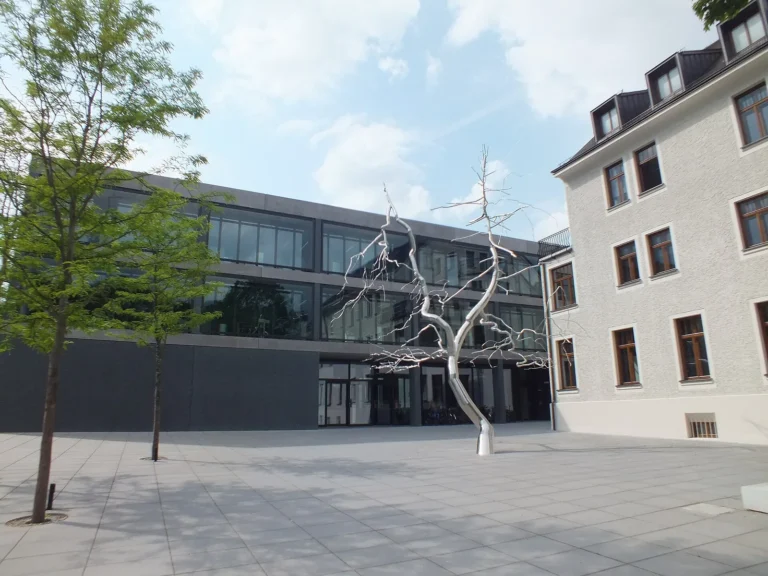 Munich Re / Mandlstraße, München