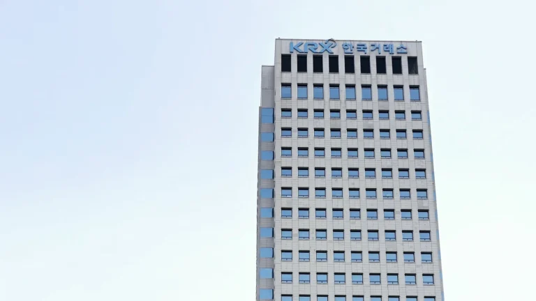Korea Exchange (KRX) building in Yeouido, Seoul; unlisted stocks trade outside this exchange, on K-OTC and broker-linked platforms