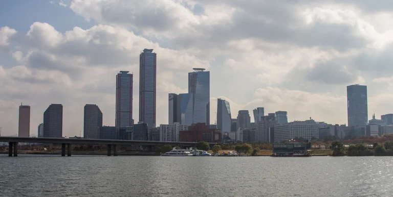 Yeouido financial district in Seoul across the Han River (November 2019)
