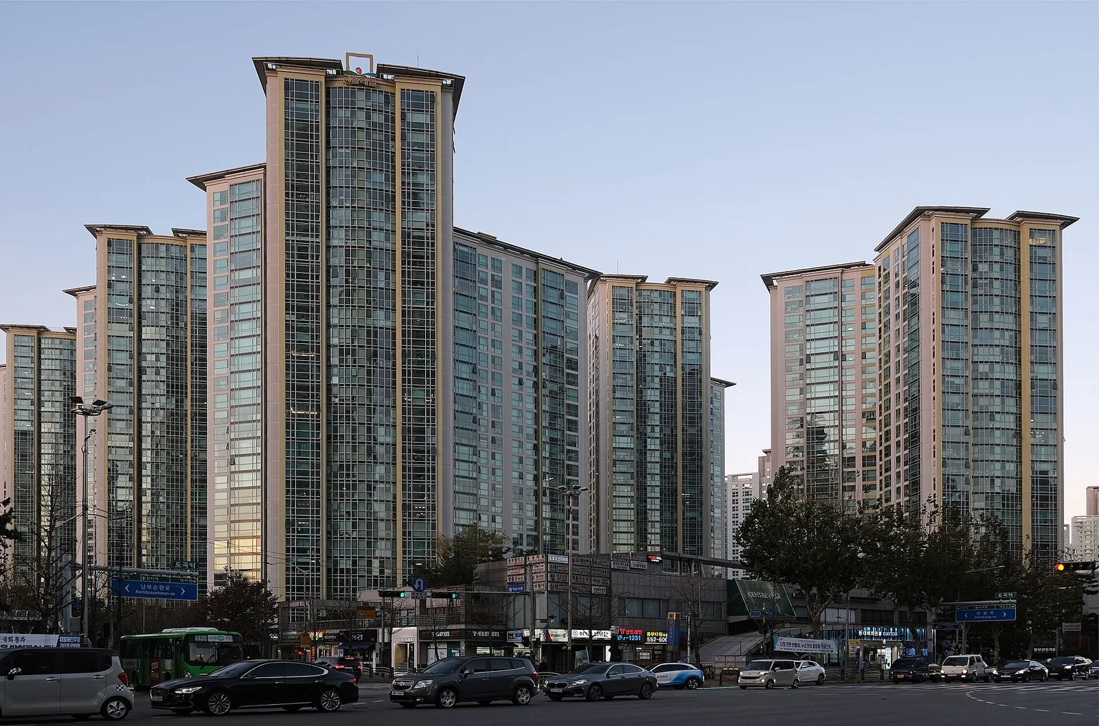Daechi Dongbo Centreville Apartment Complex in Seol.