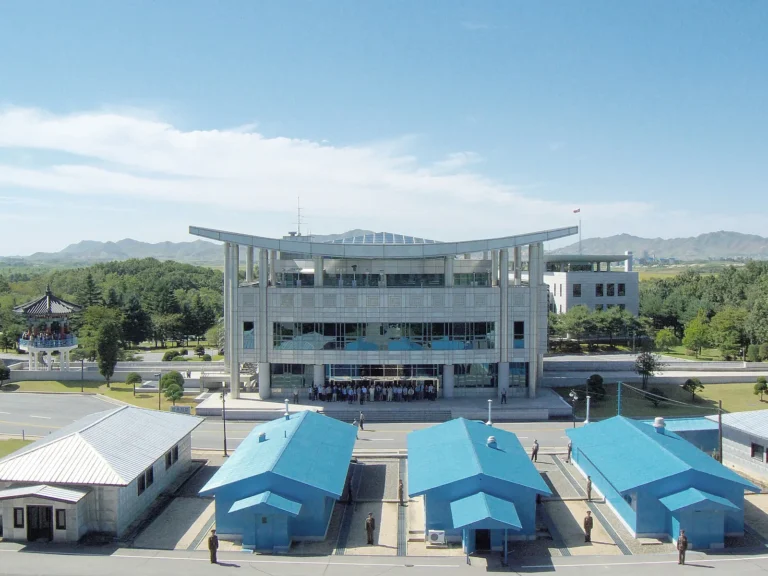 The Demilitarized Zone (DMZ), the 4km wide buffer zone separating North and South Korea is rather ironically, anything but demilitarized. Both countries are sti