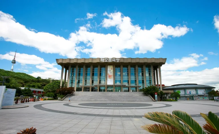 the National Theater of Korea; www.ntok.go.kr/english/index.do