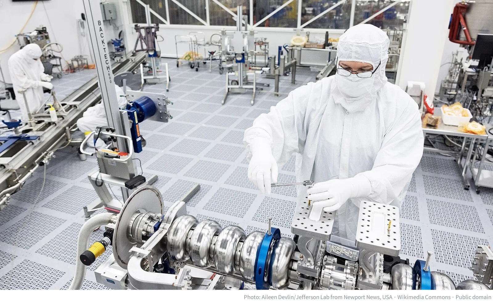 Semiconductor cleanroom with process equipment